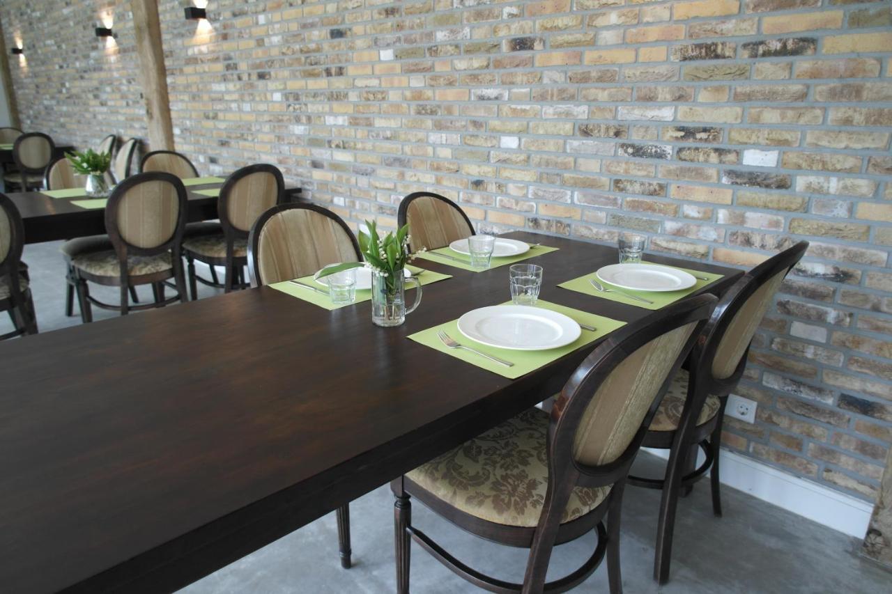 B&B groepsaccommodatie De Pastorie Lage Mierde Buitenkant foto