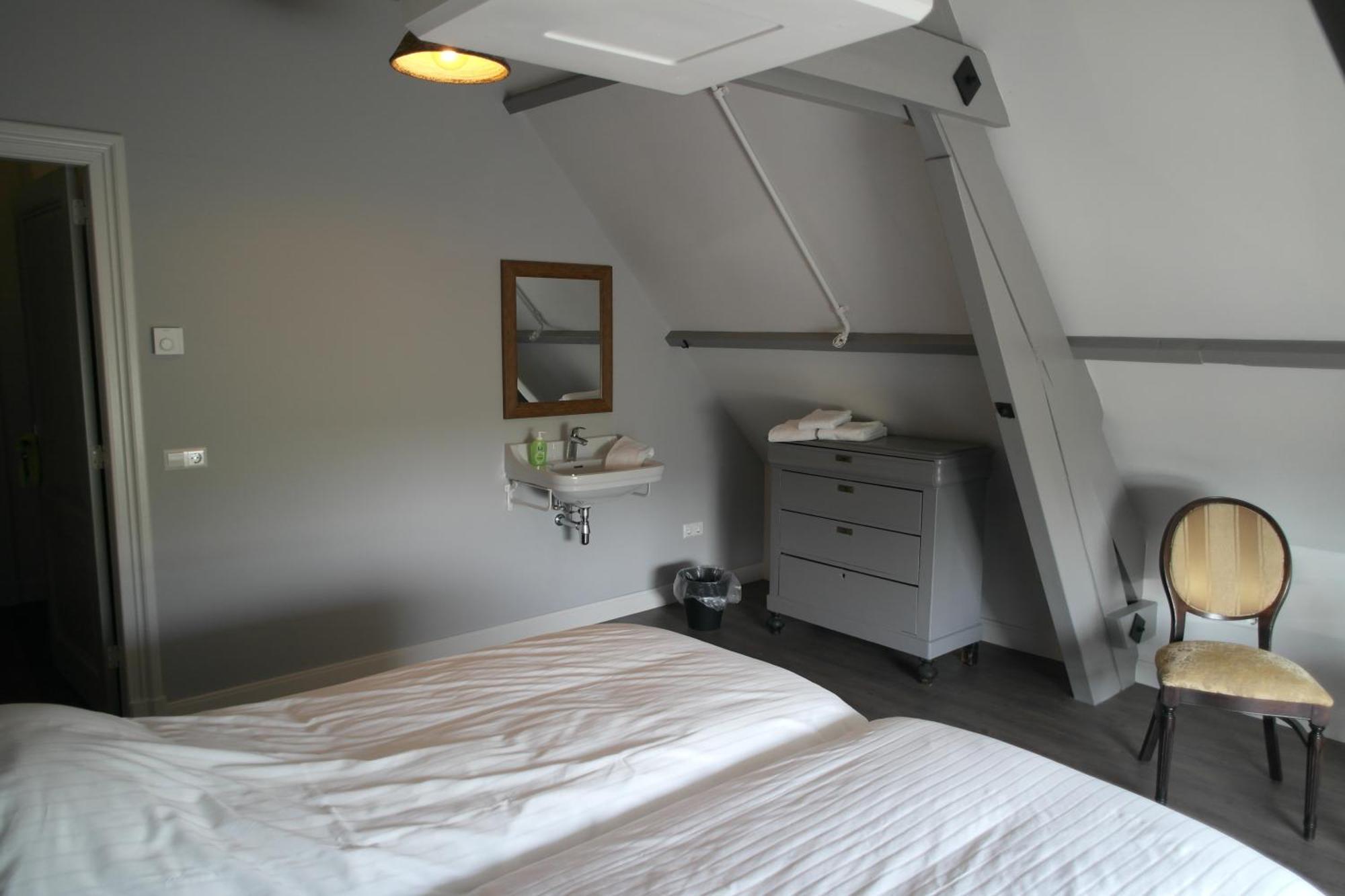 B&B groepsaccommodatie De Pastorie Lage Mierde Buitenkant foto