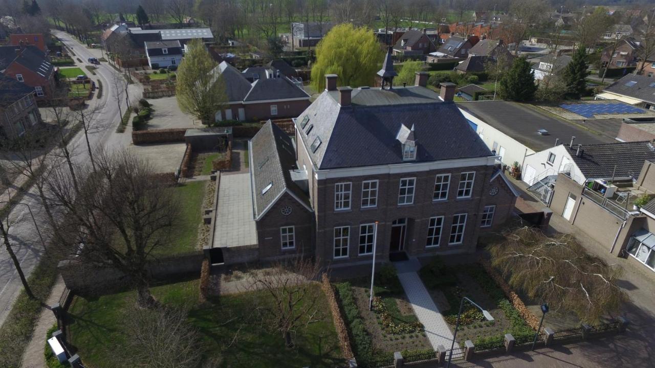 B&B groepsaccommodatie De Pastorie Lage Mierde Buitenkant foto
