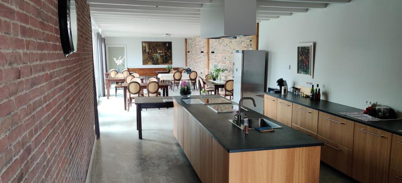 B&B groepsaccommodatie De Pastorie Lage Mierde Buitenkant foto